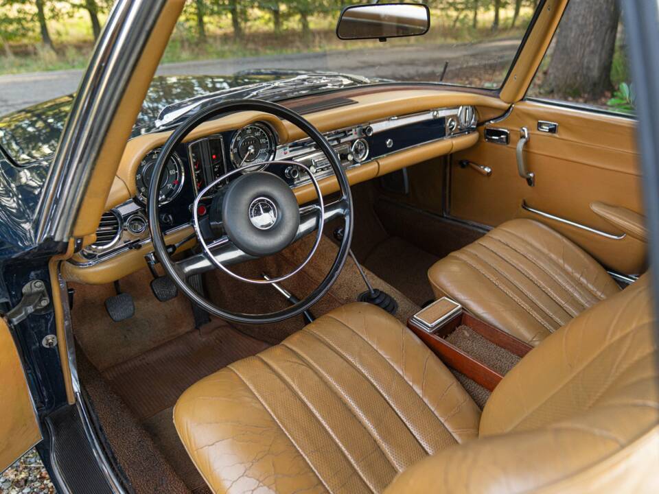 Image 28/50 de Mercedes-Benz 280 SL (1969)
