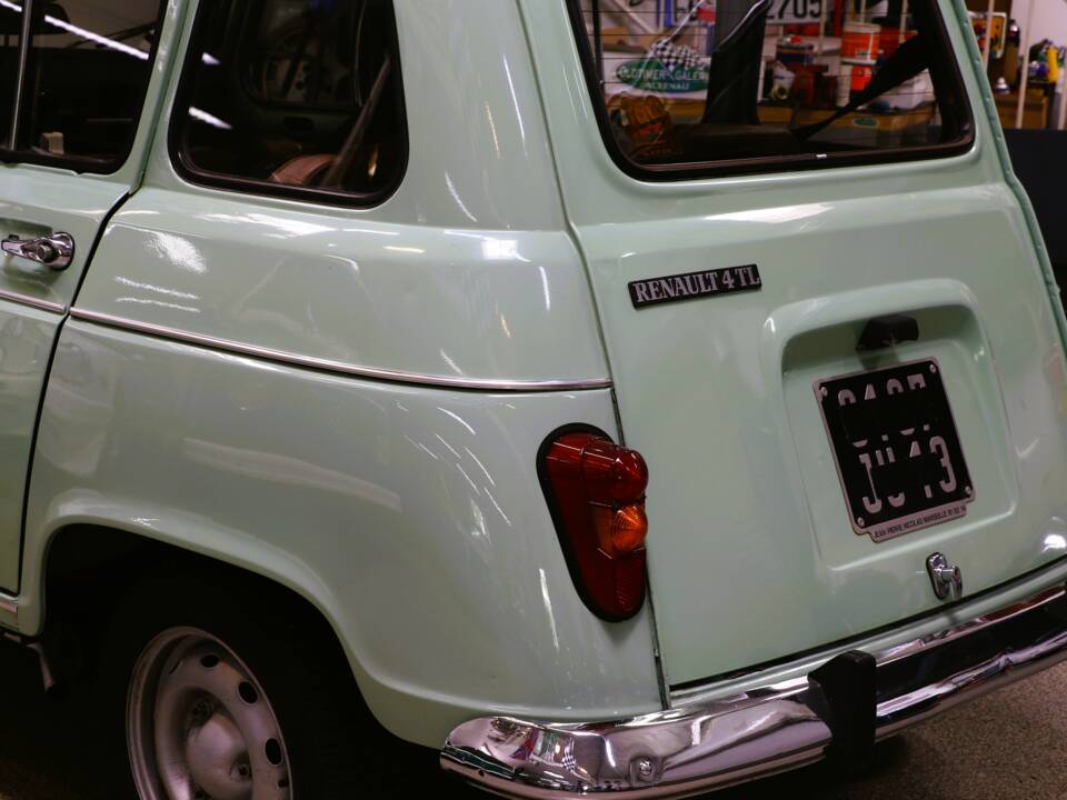 Image 24/33 de Renault R 4 TL (1981)