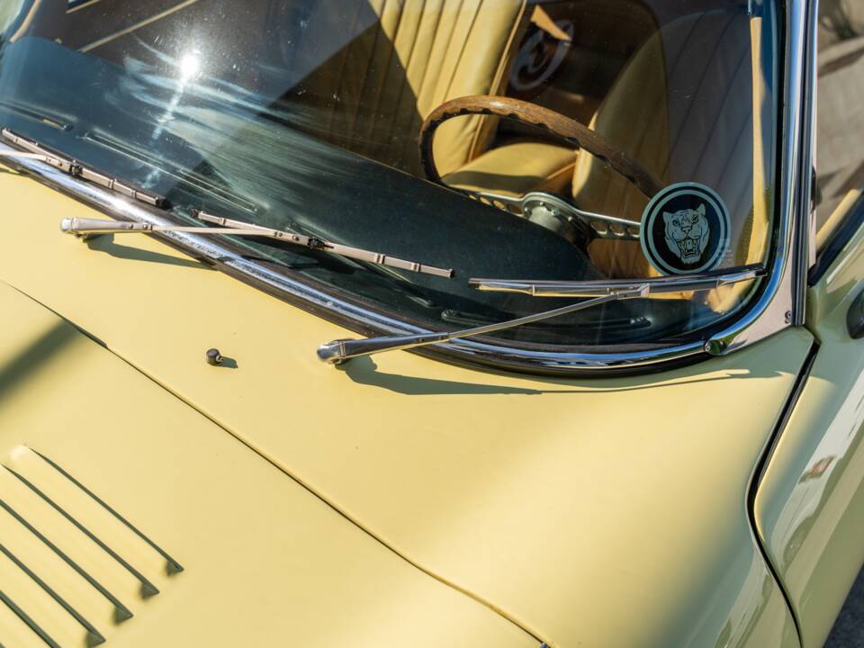 Image 68/78 de Jaguar E-Type (1969)