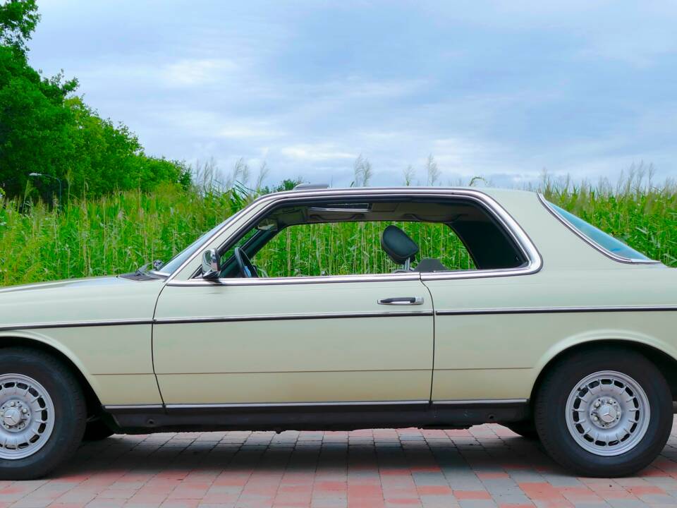 Image 2/22 of Mercedes-Benz 280 CE (1983)