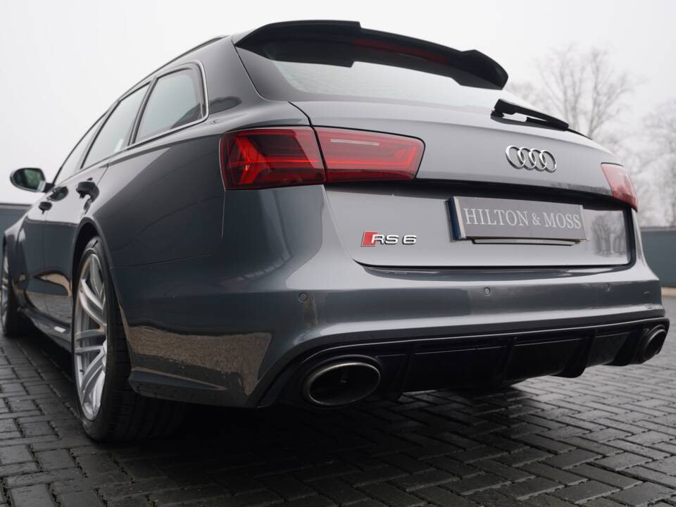 Immagine 50/50 di Audi RS6 Avant (2015)