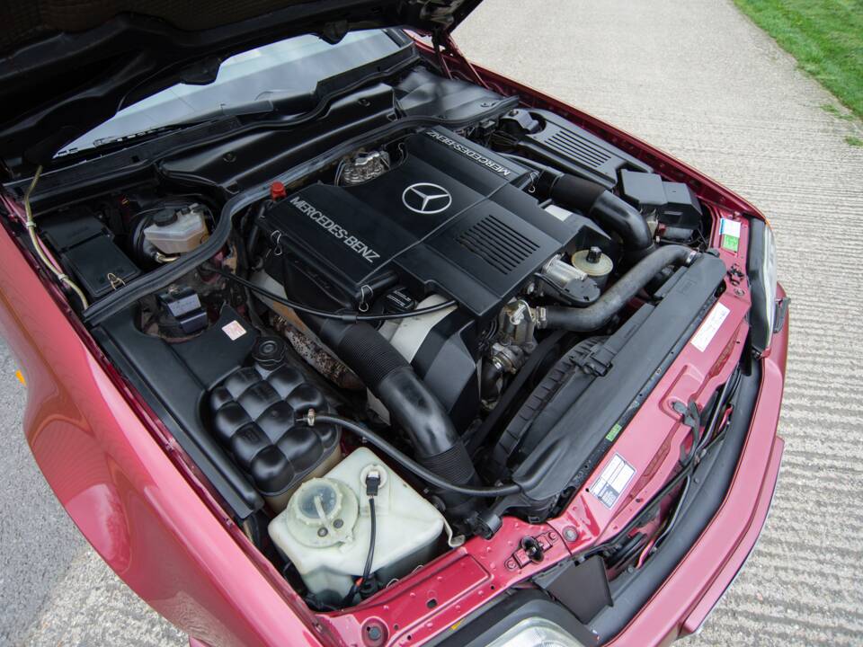 Image 21/28 of Mercedes-Benz 500 SL (1992)