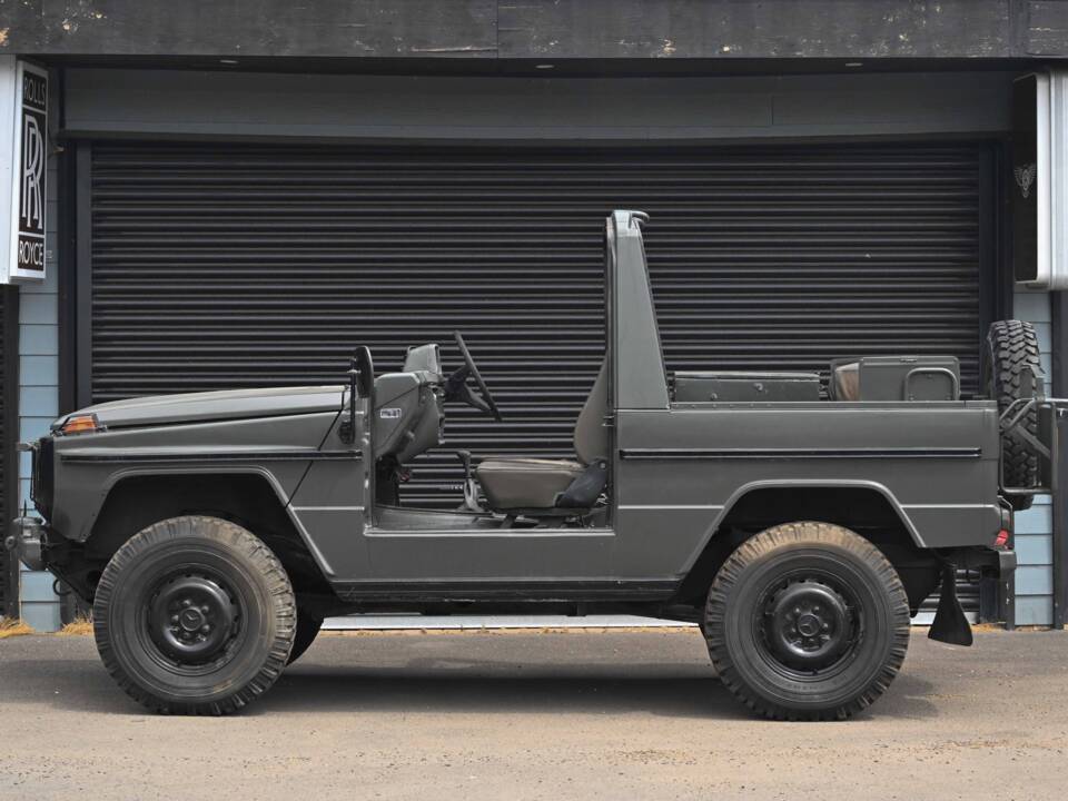 Immagine 2/50 di Mercedes-Benz 240 GD (SWB) (1987)