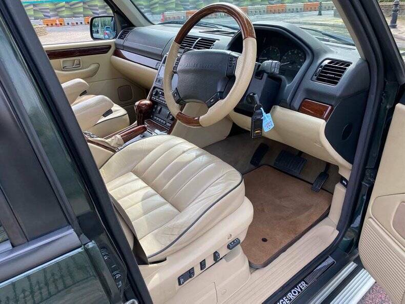 Image 26/50 de Land Rover Range Rover 4.6 Vogue (2001)