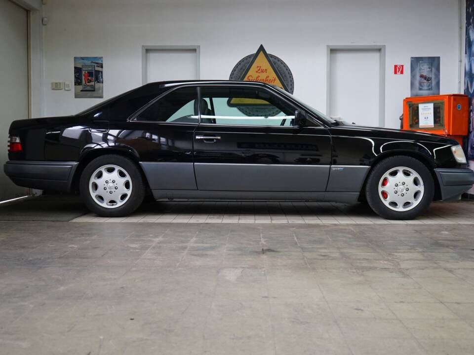 Bild 34/35 von Mercedes-Benz E 320 (1993)