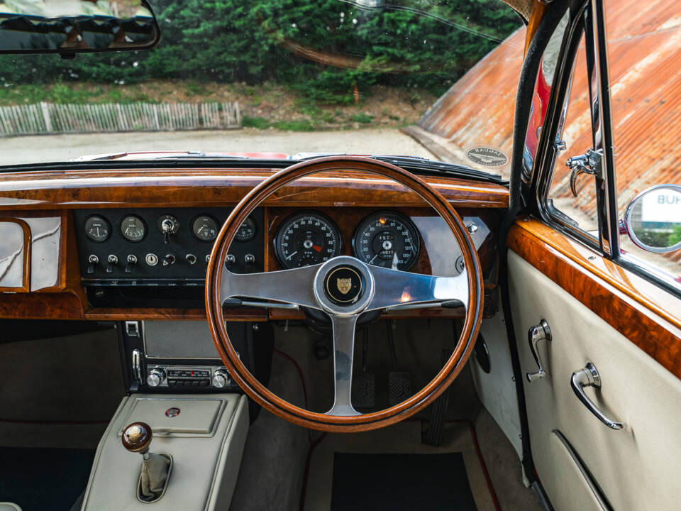 Image 21/36 of Jaguar Mk II 3.8 (1962)