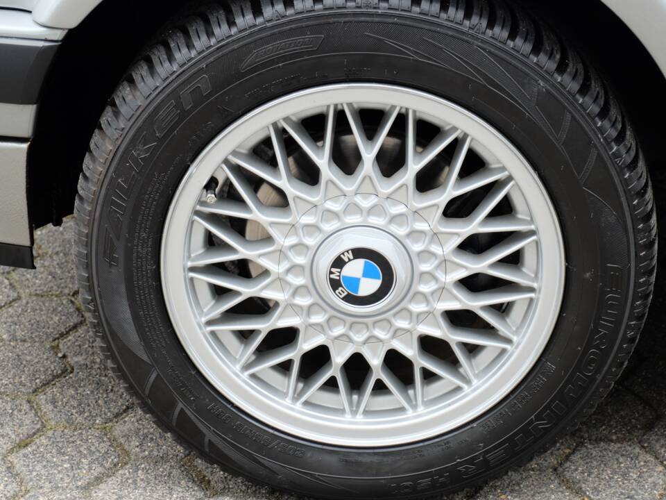 Bild 54/56 von BMW 325ix (1987)