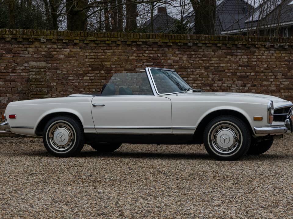 Bild 27/50 von Mercedes-Benz 280 SL (1970)