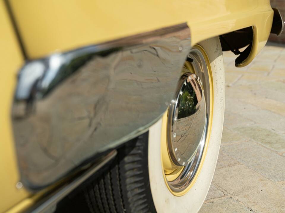 Image 22/50 of Studebaker Champion Regal DeLuxe Convertible (1950)