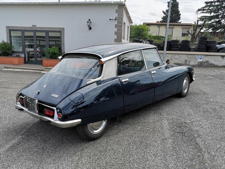 Immagine 2/35 di Citroën DS 20 (1973)