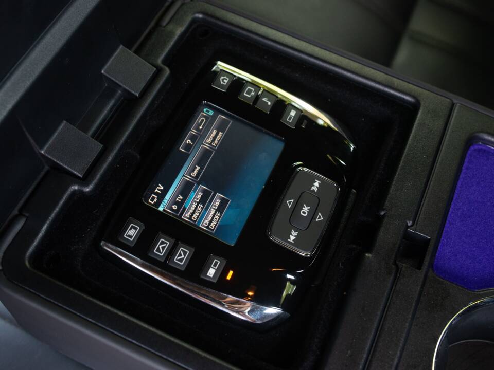 Immagine 14/37 di Jaguar XJ 5.0 (2011)