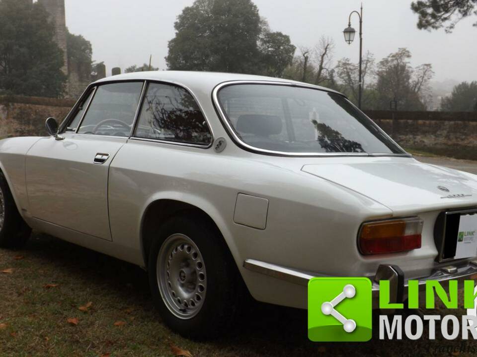 Immagine 8/10 di Alfa Romeo 2000 GT Veloce (1972)