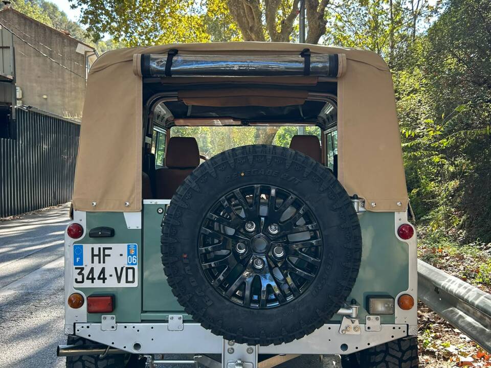 Image 65/72 of Land Rover 90 (1987)