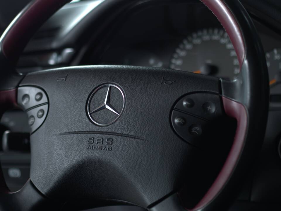 Image 29/34 of Mercedes-Benz E 430 4MATIC (2001)