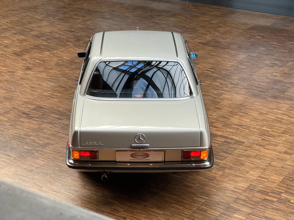 Image 12/41 de Mercedes-Benz 250 C (1970)