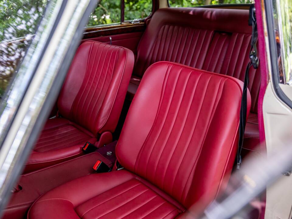 Image 50/50 de Jaguar Mk II 2.4 (1967)