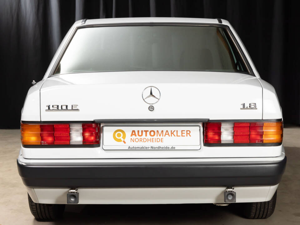 Image 32/78 de Mercedes-Benz 190 E 1.8 (1992)