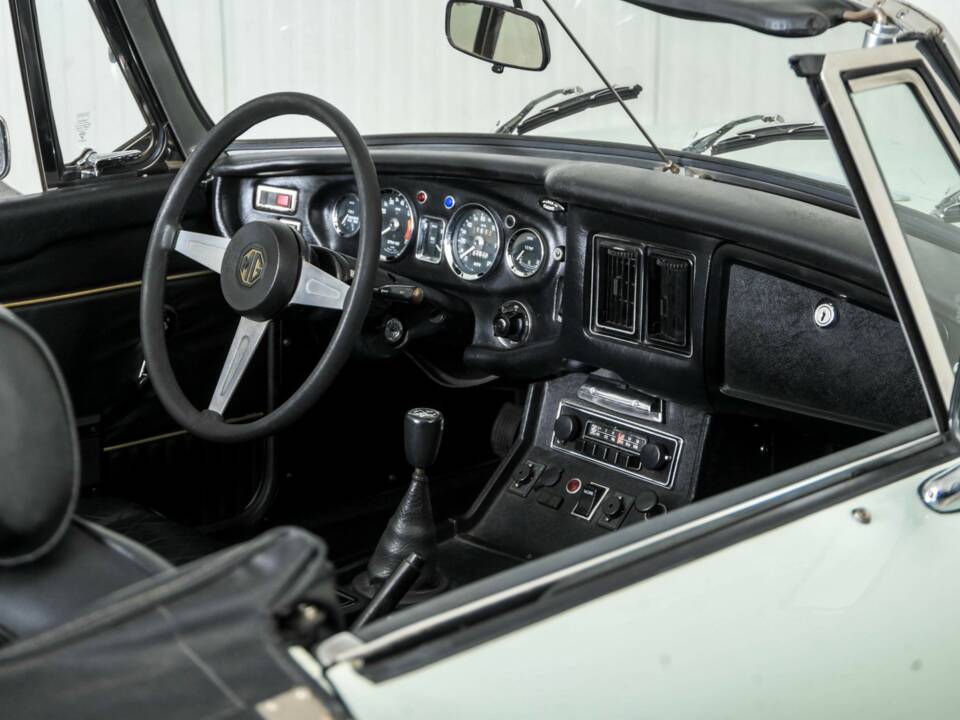 Bild 33/50 von MG MGB (1975)