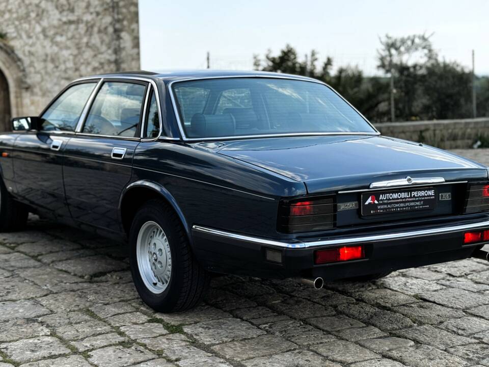 Imagen 12/33 de Jaguar XJ6 3.2 (1990)