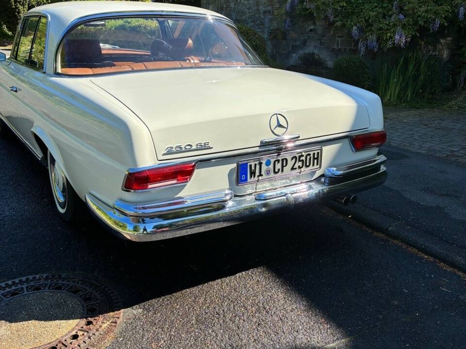 Image 3/19 of Mercedes-Benz 250 SE (1965)