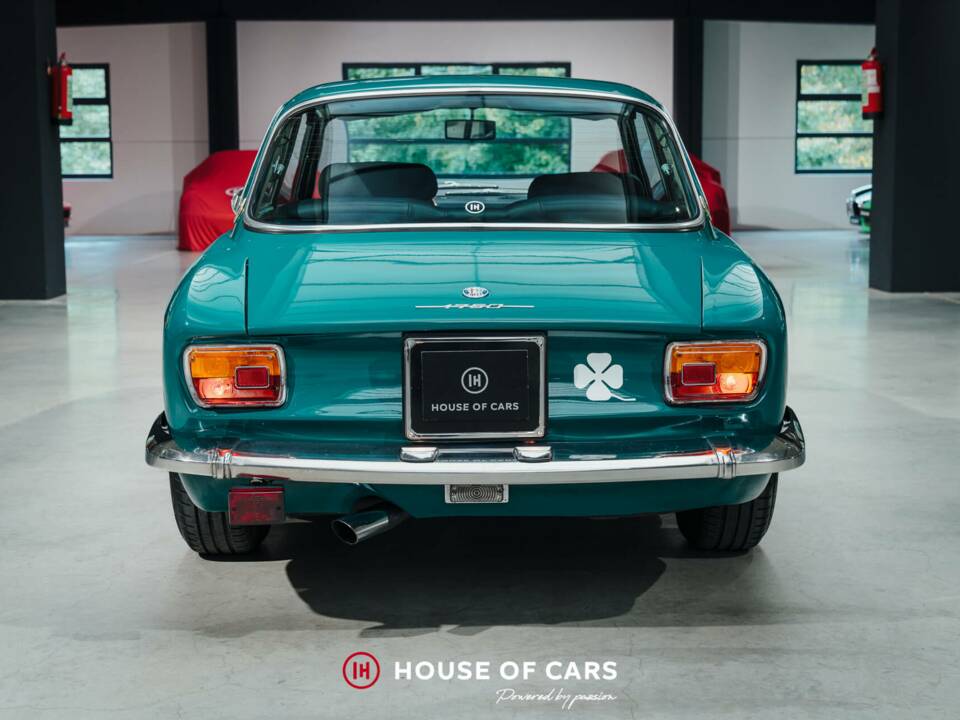 Image 8/25 of Alfa Romeo 1750 GT Veloce (1970)