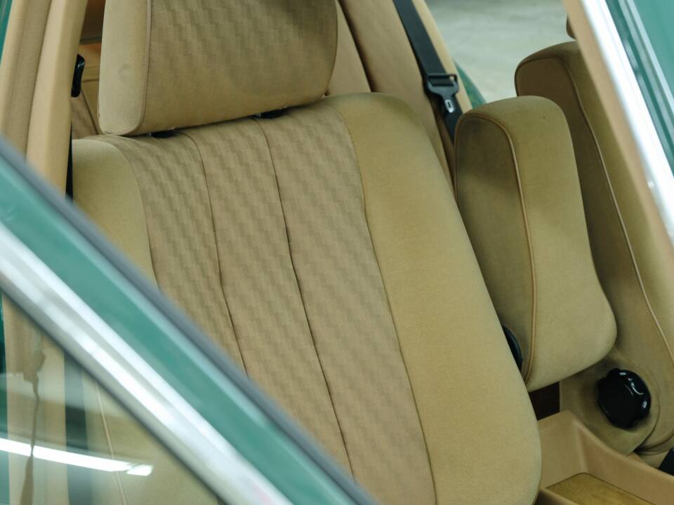 Bild 28/50 von Mercedes-Benz 260 SE (1990)