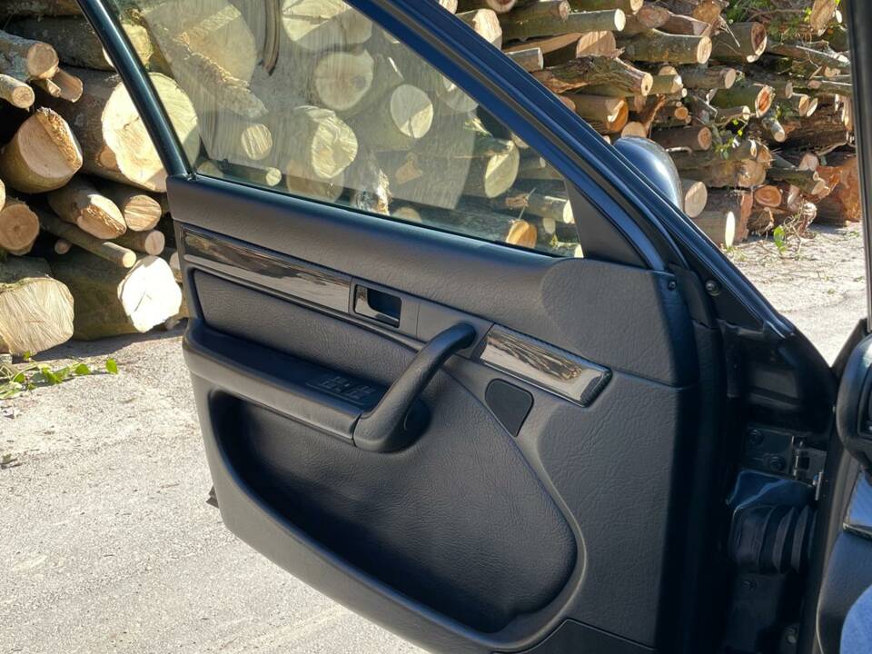 Image 29/34 of Audi S6 Avant (1996)