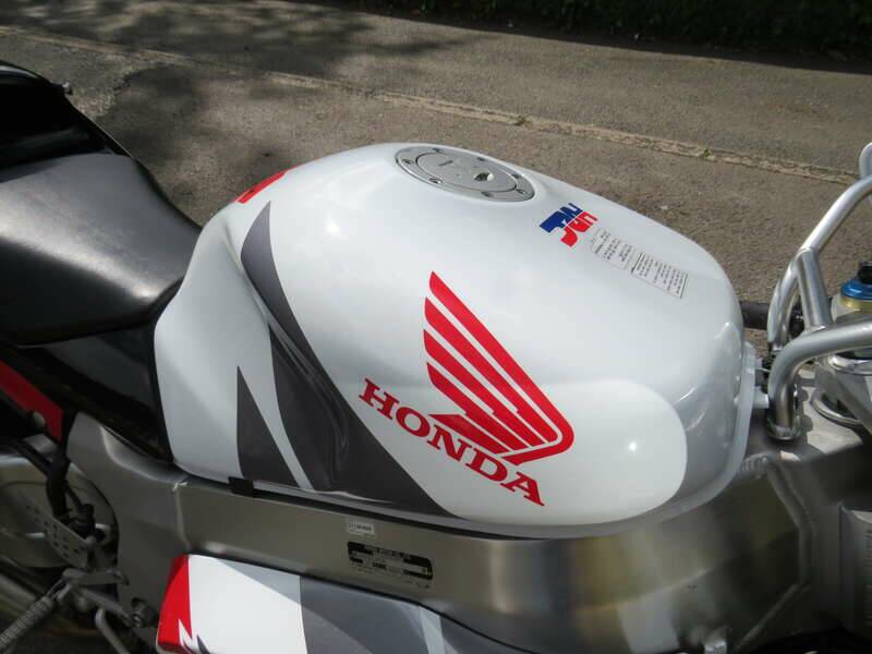 Bild 14/42 von Honda VTR 1000 SP2 (2002)