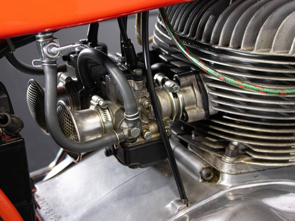 Image 42/50 of MV Agusta 350 S (1972)
