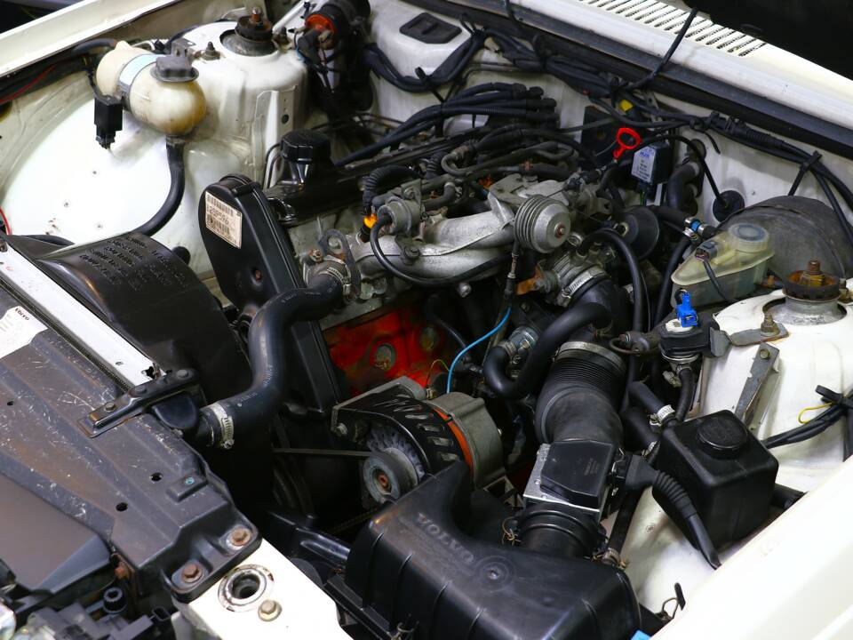 Image 30/34 of Volvo 940 2.3i (1991)