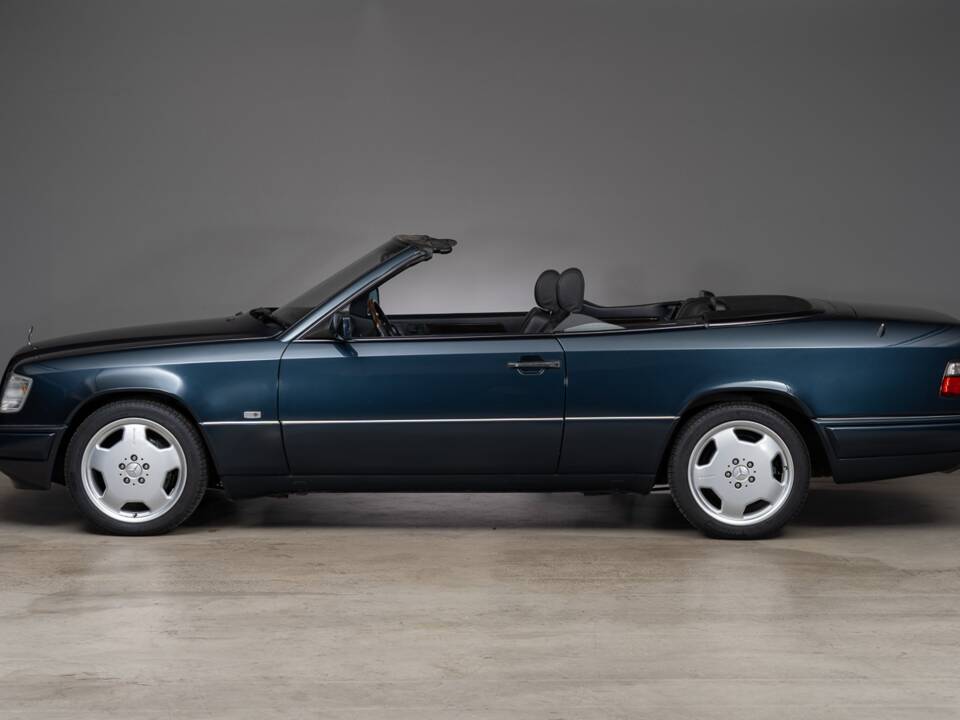 Image 8/28 of Mercedes-Benz E 320 &quot;Final Edition&quot; (1997)