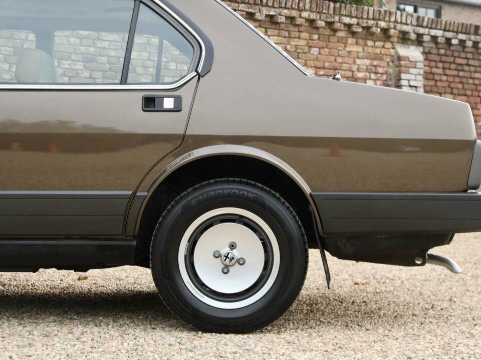 Afbeelding 49/50 van Alfa Romeo Alfetta 2.0 (1984)