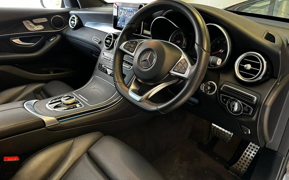 Image 49/50 of Mercedes-Benz GLC 250 4MATIC (2018)