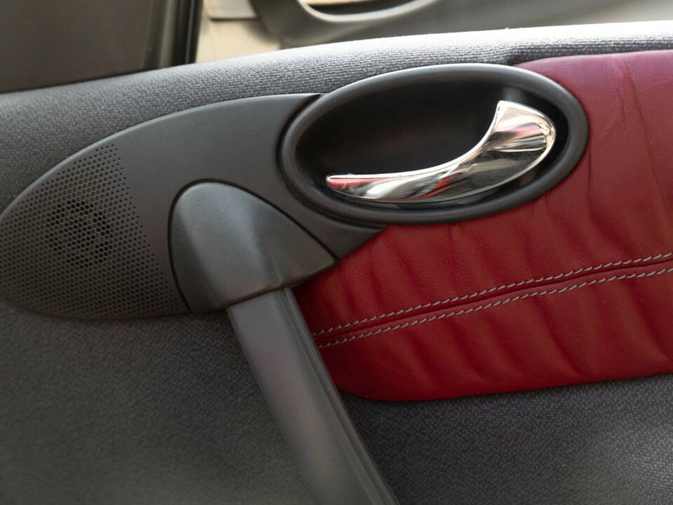 Image 32/41 of Mercedes-Benz A 160 "F1 Häkkinen Edition" (1999)