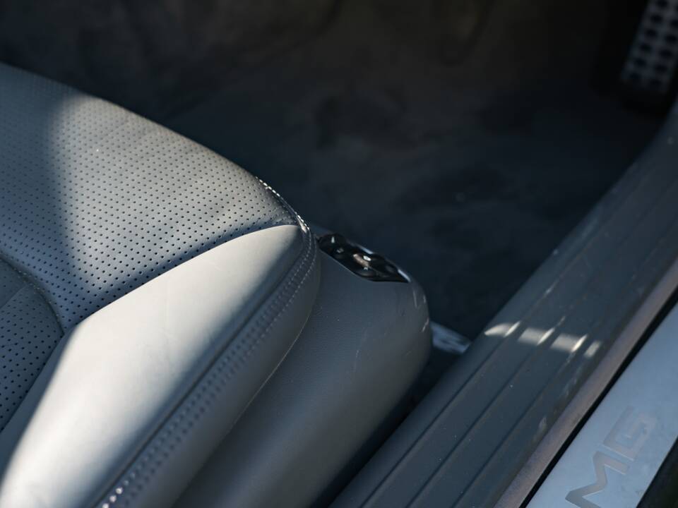 Image 19/51 of Mercedes-Benz SL 65 AMG (2007)