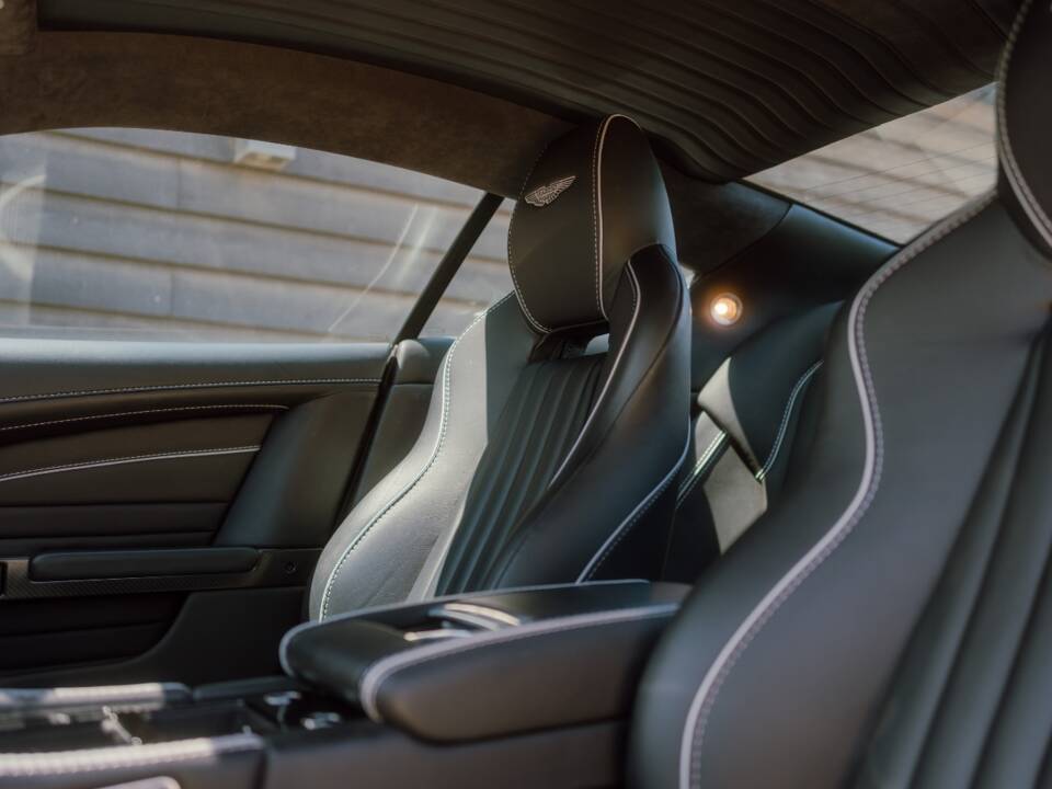 Image 7/96 of Aston Martin DB 9 GT "Bond Edition" (2015)