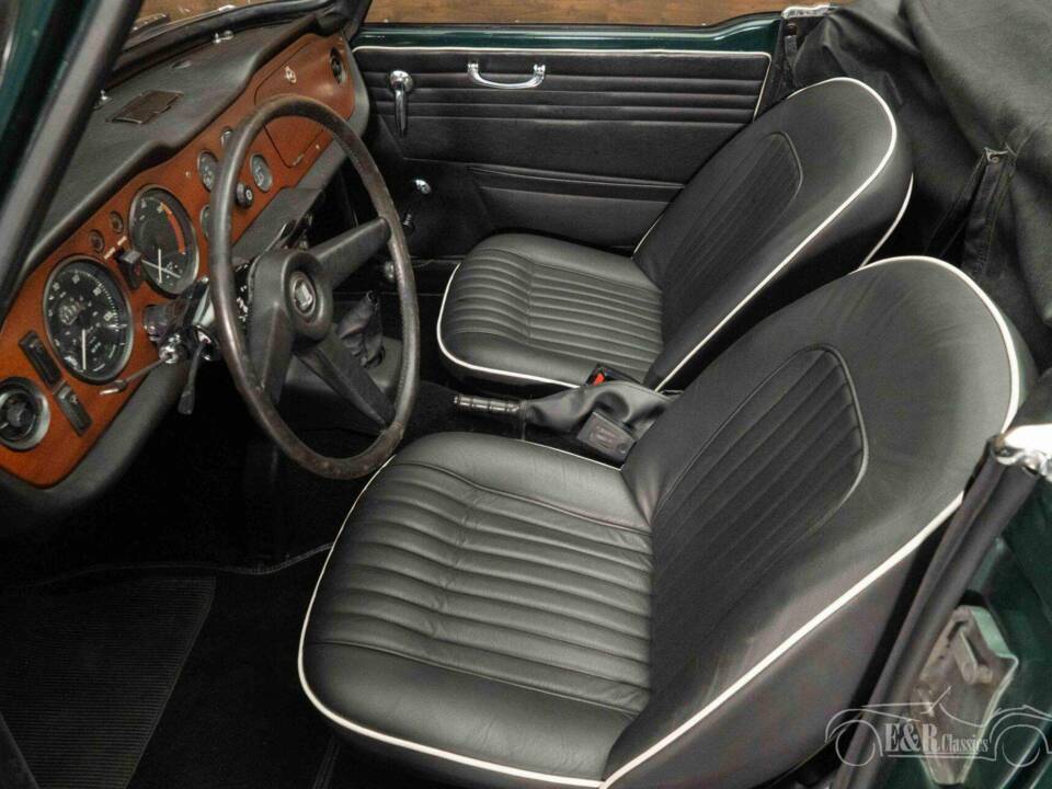 Afbeelding 13/19 van Triumph TR 250 (1968)