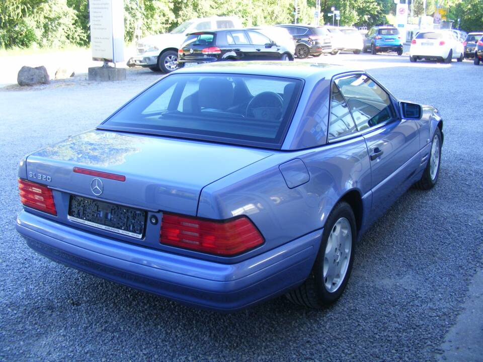 Immagine 17/39 di Mercedes-Benz SL 320 (1997)