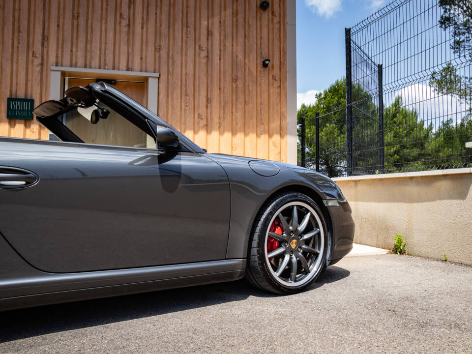 Bild 17/50 von Porsche 911 Carrera 4S (2006)