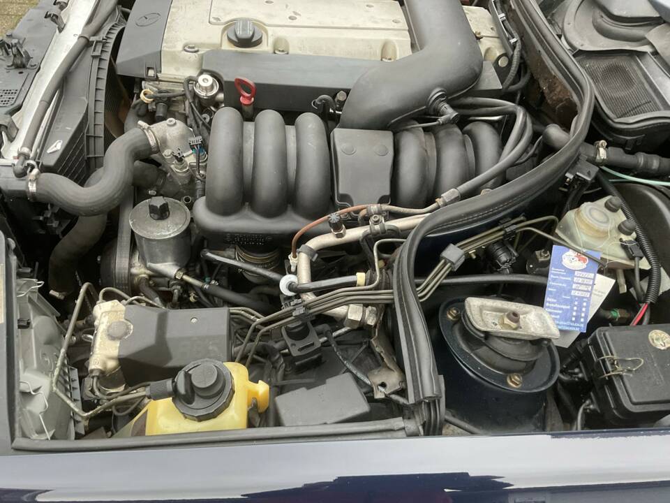 Image 41/149 of Mercedes-Benz 320 TE (1993)