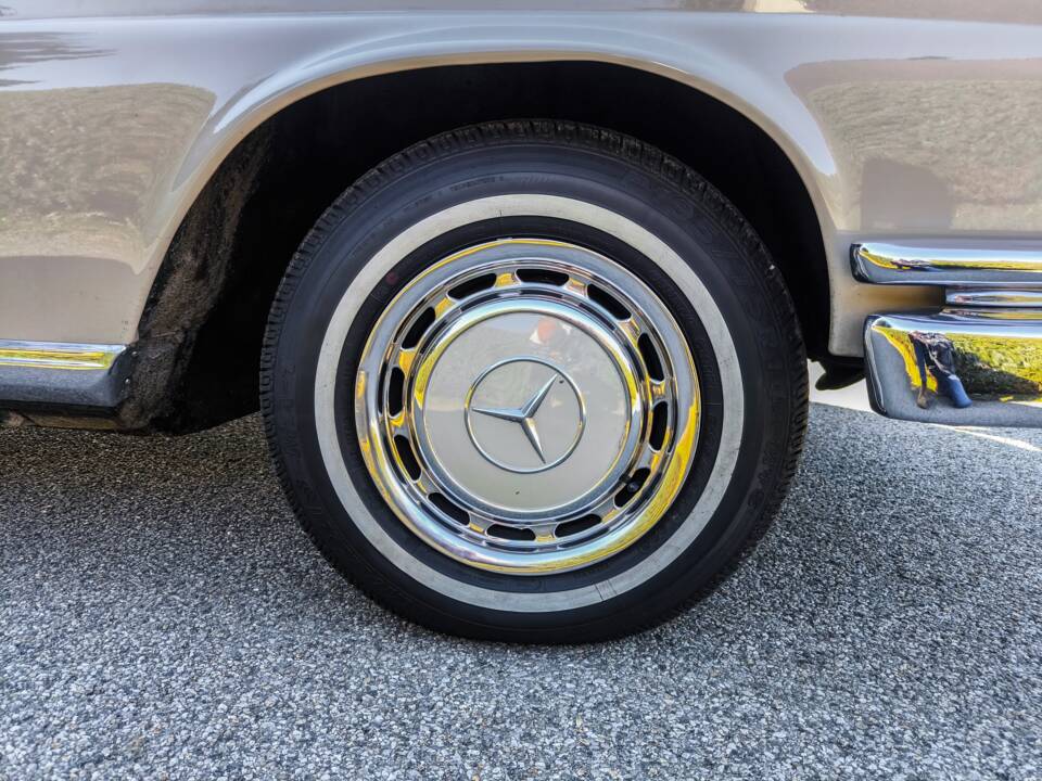 Afbeelding 10/24 van Mercedes-Benz 220 SE b (1964)