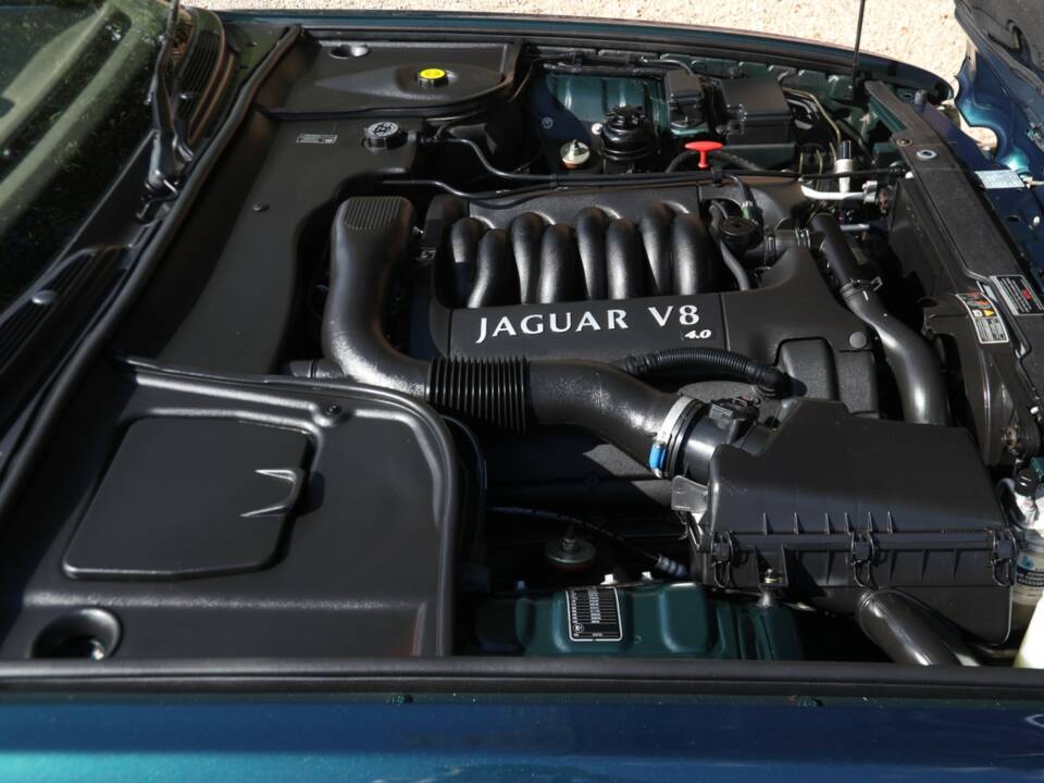 Bild 4/50 von Jaguar XJ 8 4.0 Executive (2001)