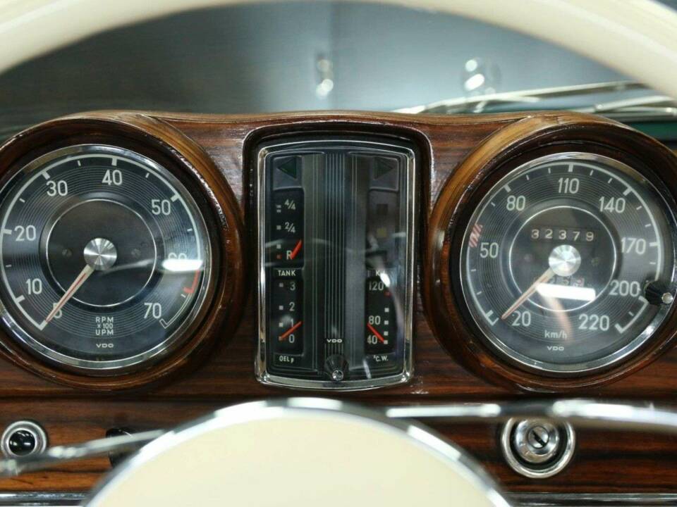 Immagine 18/50 di Mercedes-Benz 250 SE (1966)
