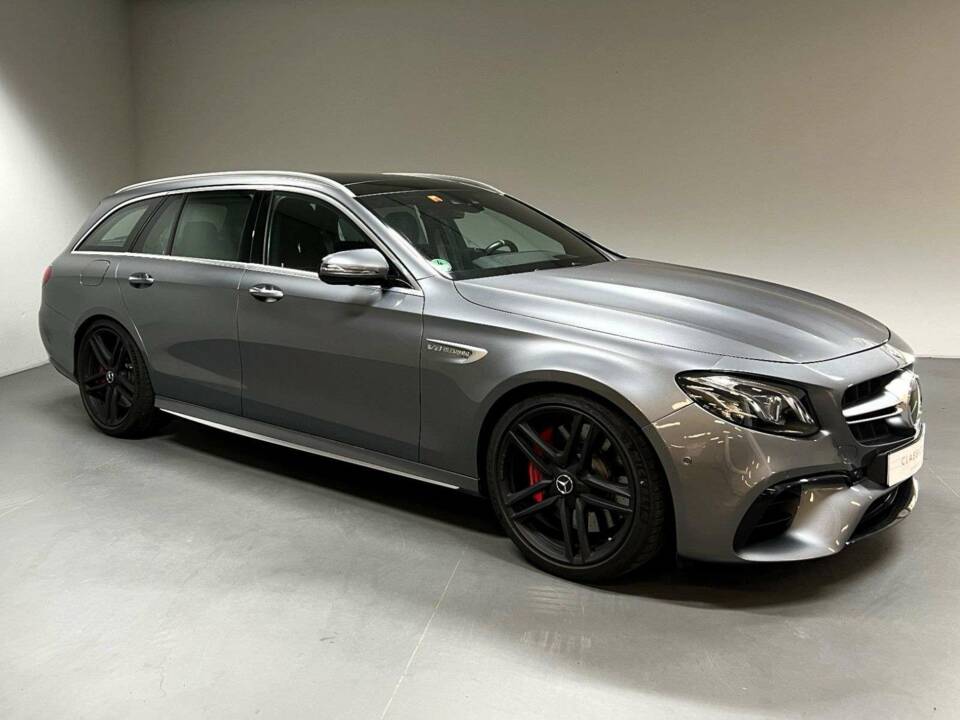 Image 2/15 of Mercedes-Benz AMG E 63 S 4MATIC+ T (2017)