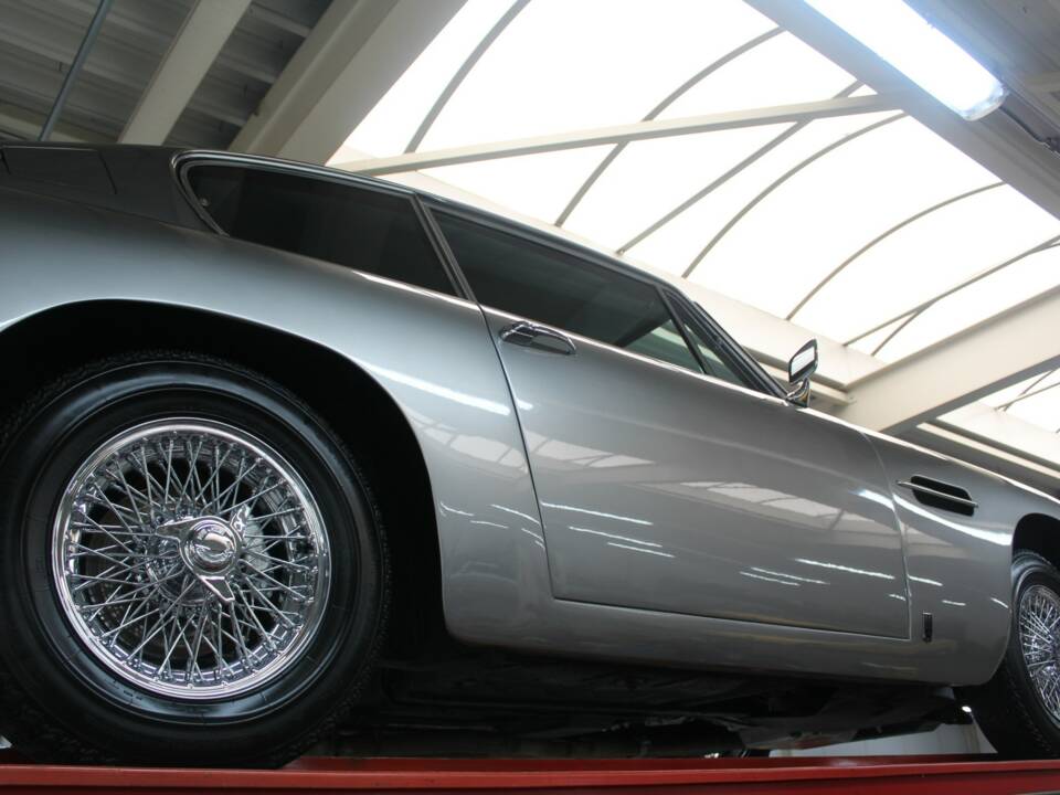 Image 12/50 de Aston Martin DB 6 (1968)