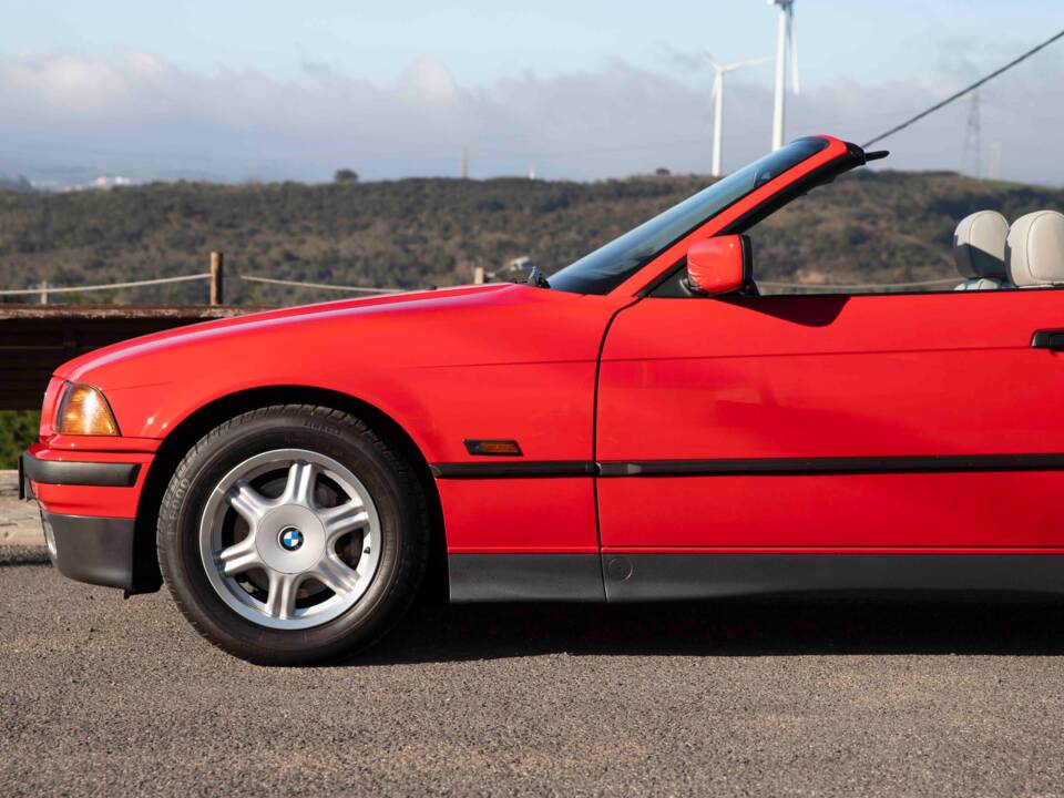 Bild 19/92 von BMW 325i (1994)