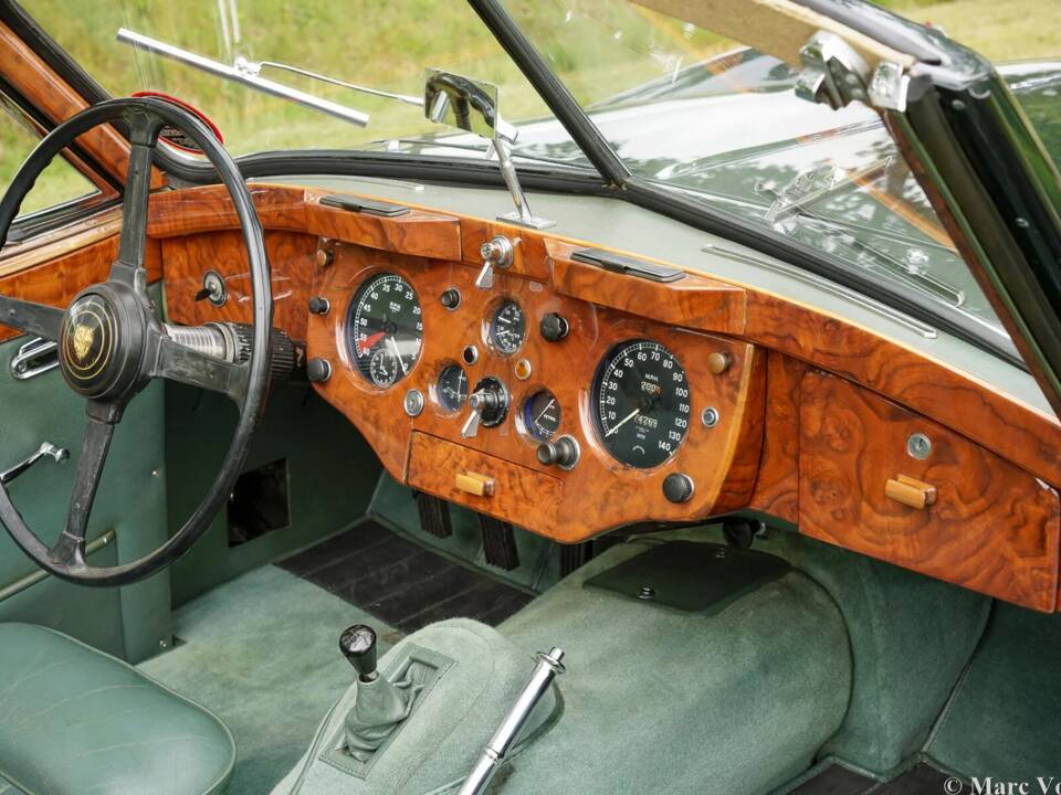 Afbeelding 22/59 van Jaguar XK 140 SE DHC (1955)