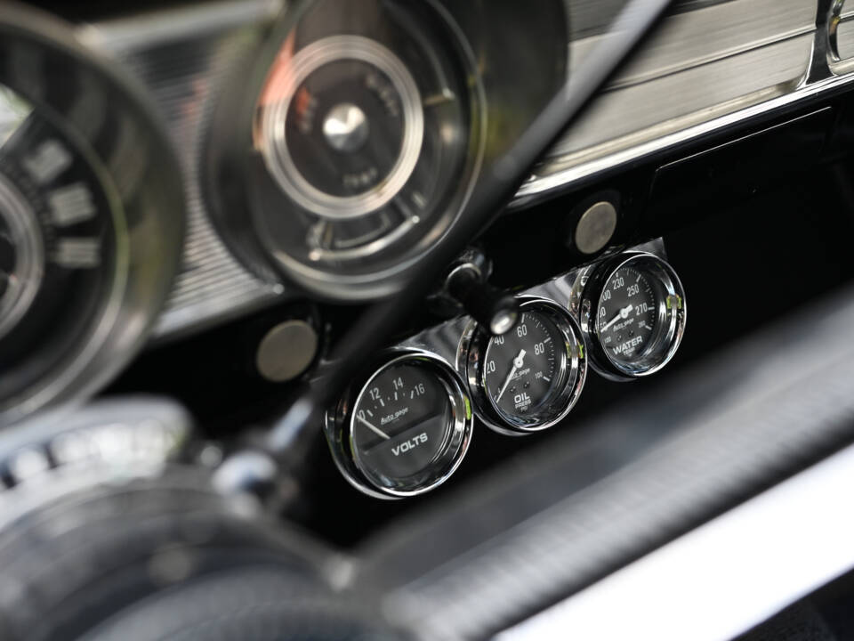 Image 46/70 of Ford Fairlane 500 (1963)