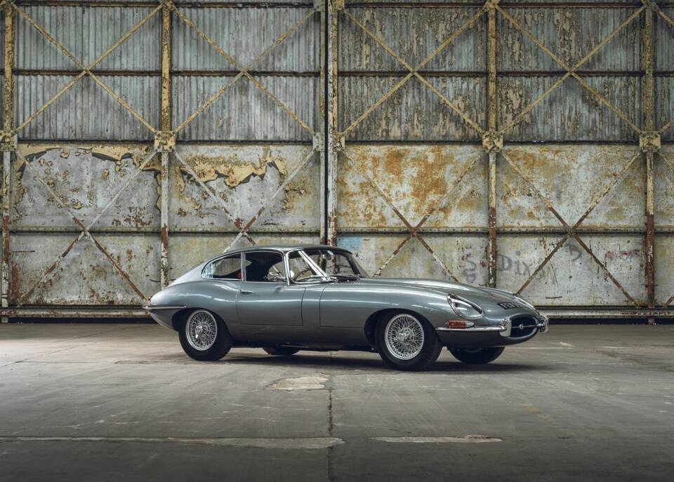 Image 1/59 de Jaguar Type E 4.2 (1966)