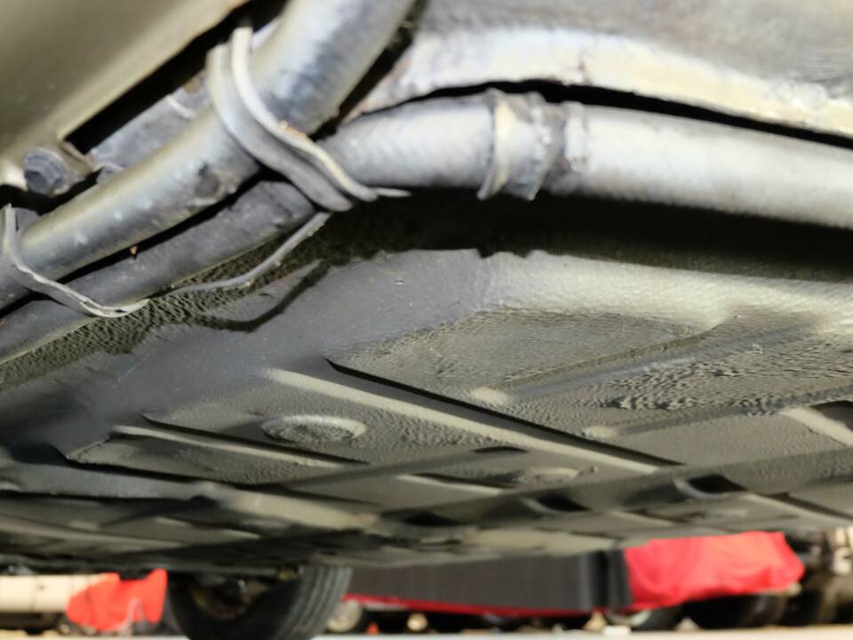 Bild 33/35 von Porsche 911 2.7 S (1975)